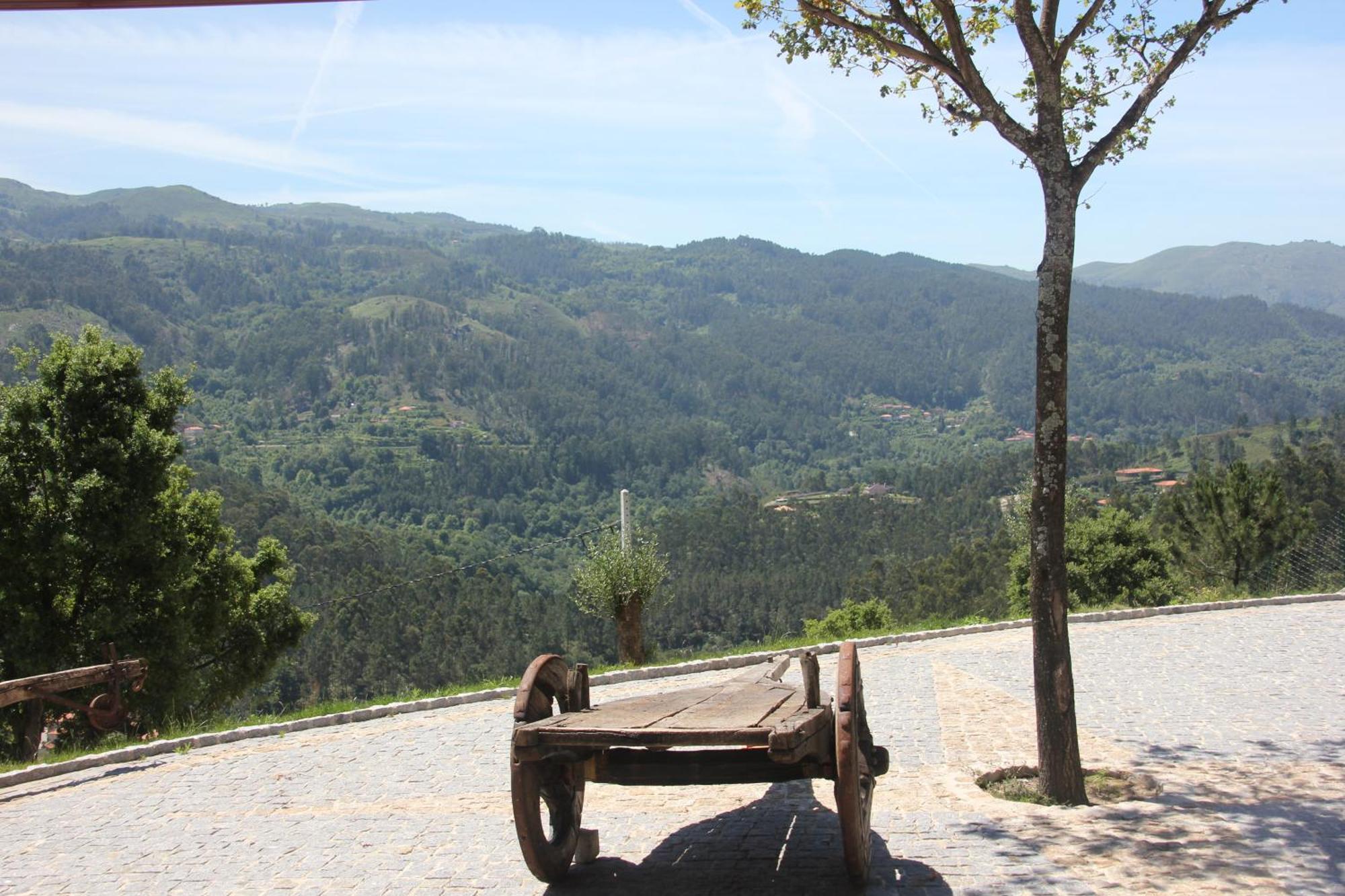 Encostas Da Torre Guest House Terras de Bouro Bagian luar foto