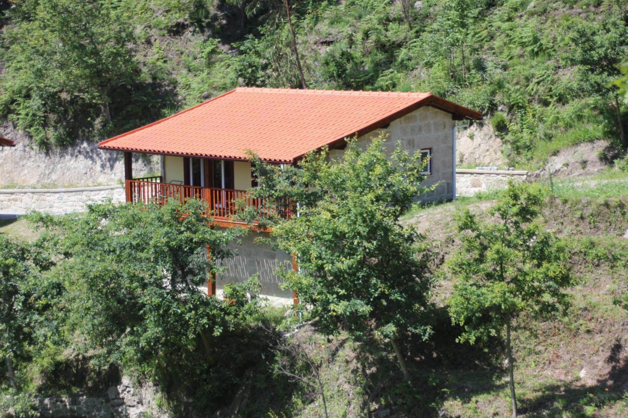 Encostas Da Torre Guest House Terras de Bouro Bagian luar foto