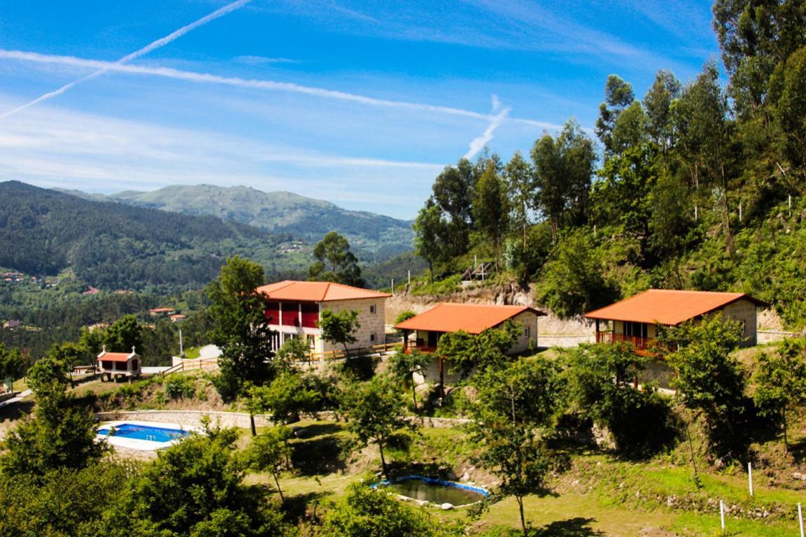 Encostas Da Torre Guest House Terras de Bouro Bagian luar foto